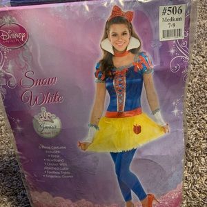 Snow White Halloween costume